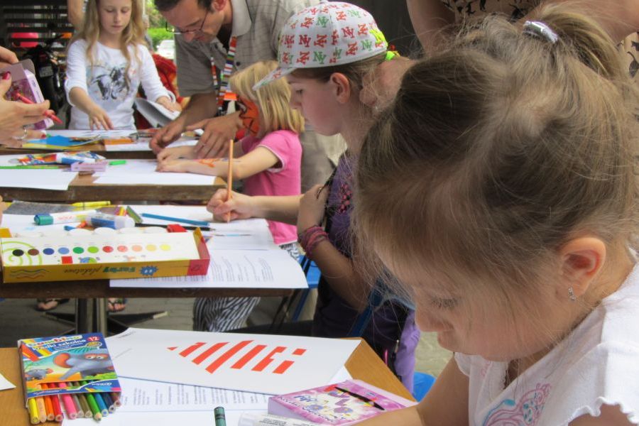 Piknik dla mieszkacw Spdzielni Mieszkaniowej Na Kozwce w Krakowie.